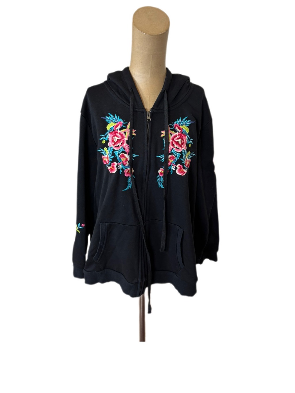 Calessa Floral Embroidered Hoodie Black Size XL